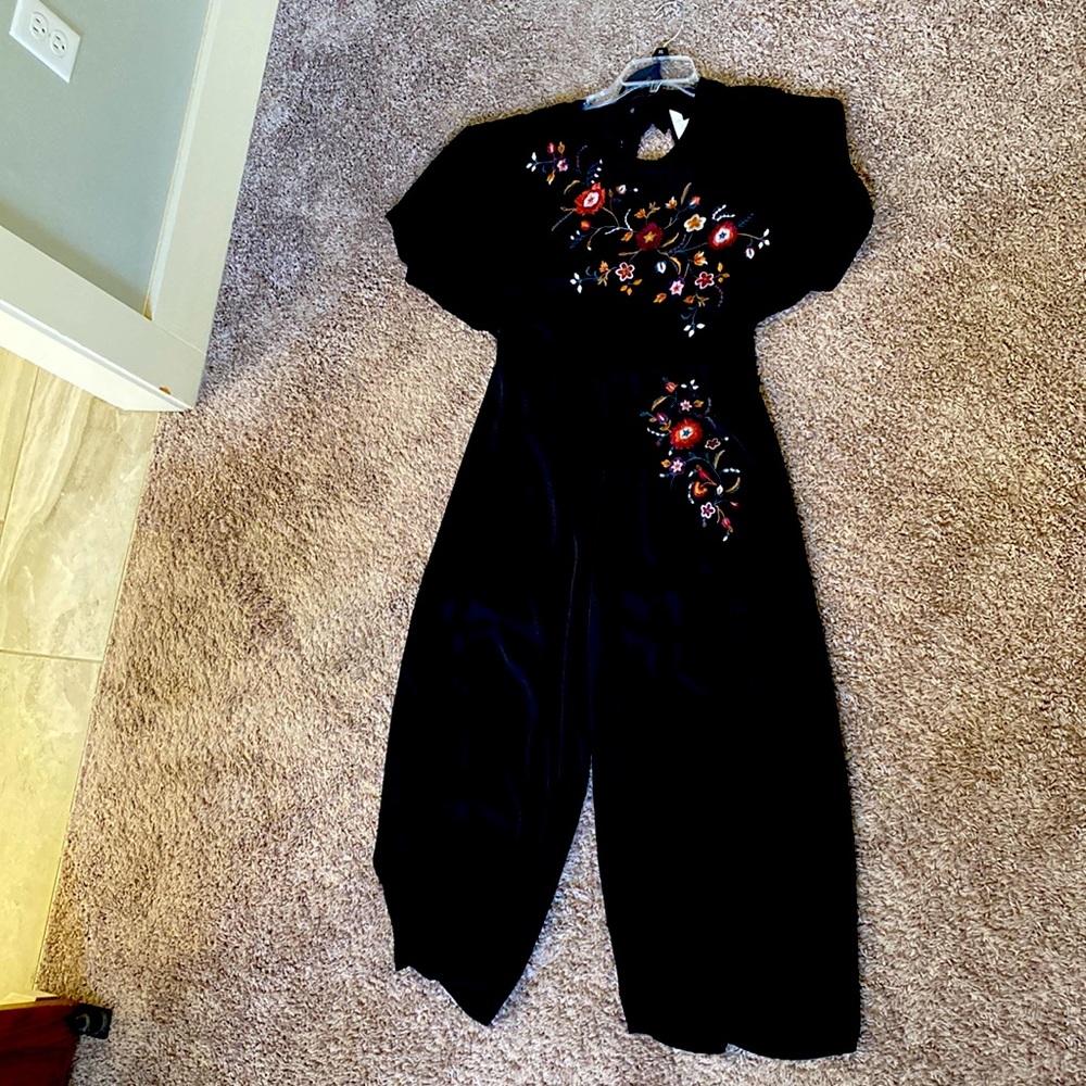 Embroidery Romper with tie back.